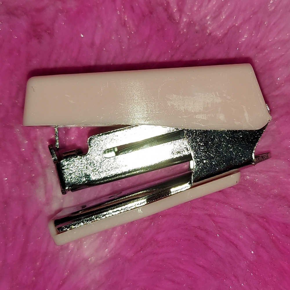 Brand New, Travel / Mini Stapler in Pink (1.57 inches)